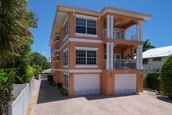 Hibiscus Hideaway Condo Walk to Historic Bridge St