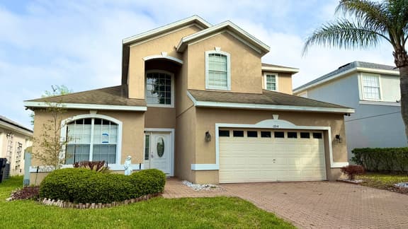 Modern Kitchen -Close to parks - TVs in all rooms!