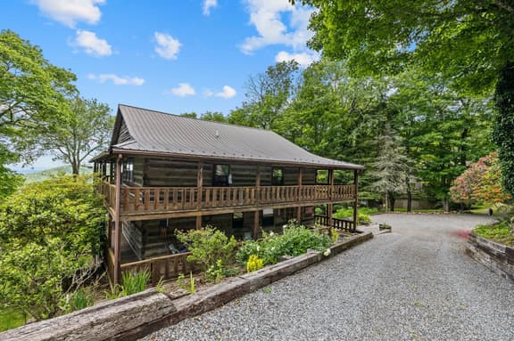 Logs of Luxury Cabin - Golfers Dream - Image 1