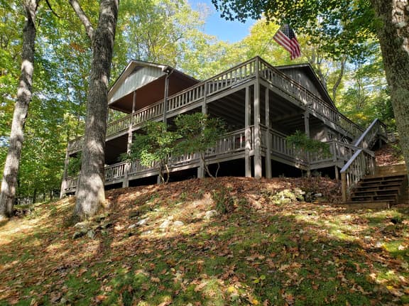 Sundance View/792 McDaris Loop - Image 1