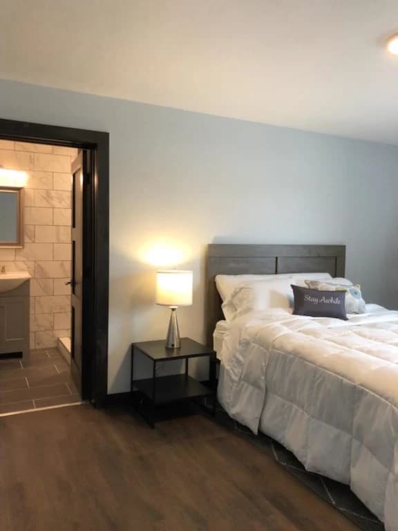 Cozy Updated Queen Ground Floor Studio