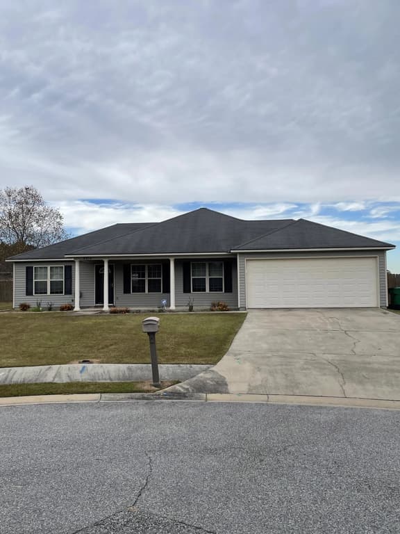 Spacious Valdosta Getaway