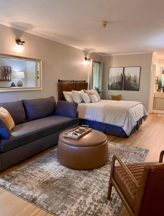 Cozy, Renovated Legends Fountain View - Unit 208