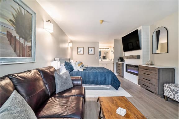 Charming Golf Course Retreat | Pool, Beach Access