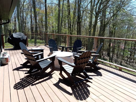 Adorable comfort on 2 acres close to hiking trails