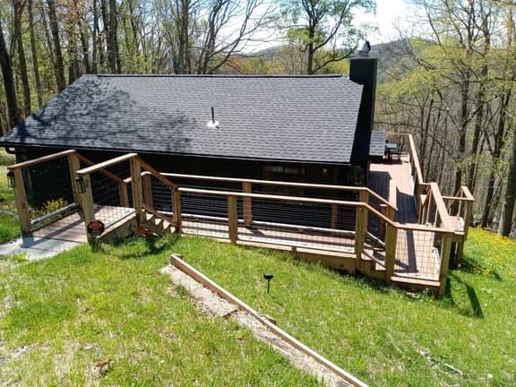 Adorable comfort on 2 acres close to hiking trails - Image 1