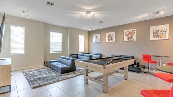 9BR Group Home with Private Pool & Spa - Image 1