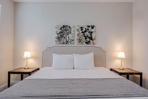 3BR Balmoral Home with Private Pool & Loft - Image 1