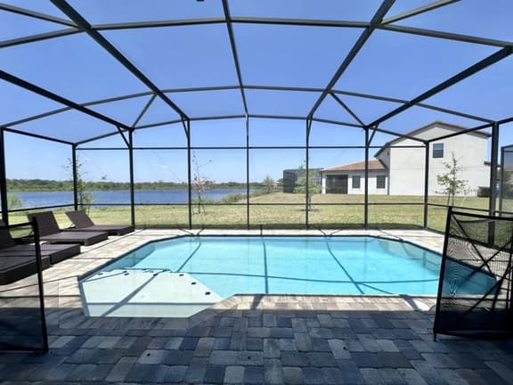 195MCV - Balmoral Resort - Image 1