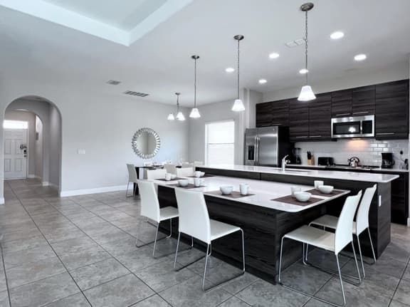 5BR Balmoral Home with Private Pool - Image 1